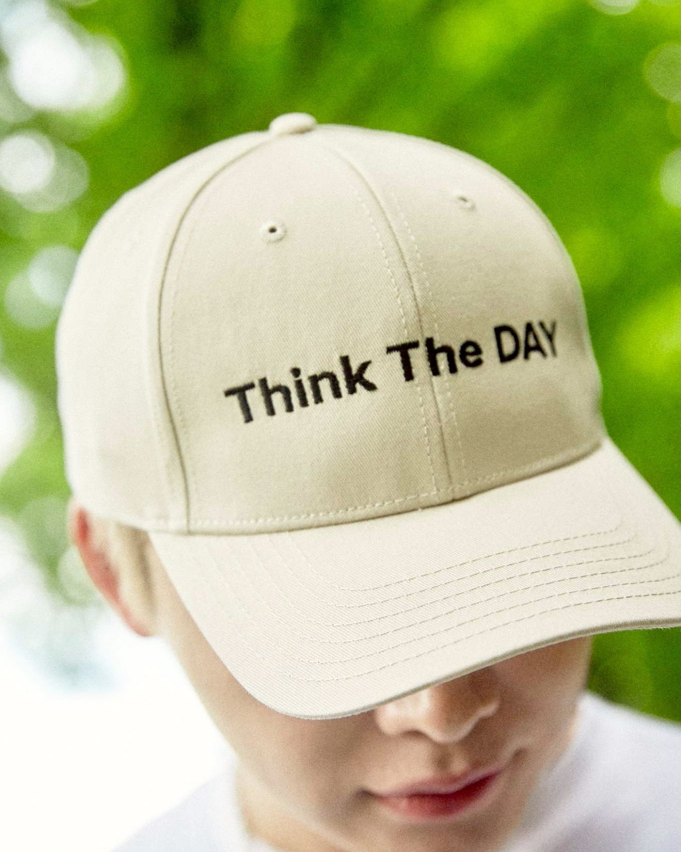 Think The DAY ロゴベースボールキャップ アイボリー Think The DAY ロゴベースボールキャップ アイボリー - メルカリ