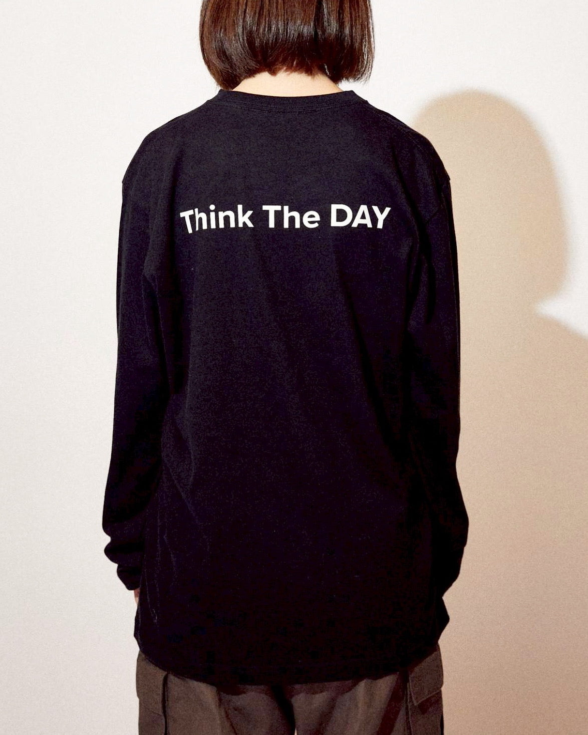 Think The DAY ロゴロングスリーブTシャツ ホワイト Lサイズ Think The DAY ロゴロングスリーブTシャツ ホワイト Lサイズ